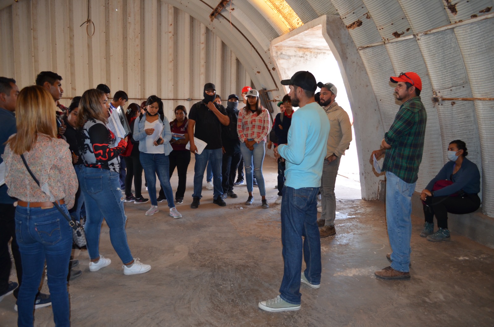 Fortalecen formación de estudiantes de acuacultura con recorridos en centros acuícolas